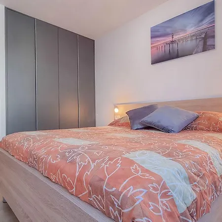 Apartment Strandnahes Mit Meerblick, Mediterranem Garten, Liegen, Waschmaschine Umag