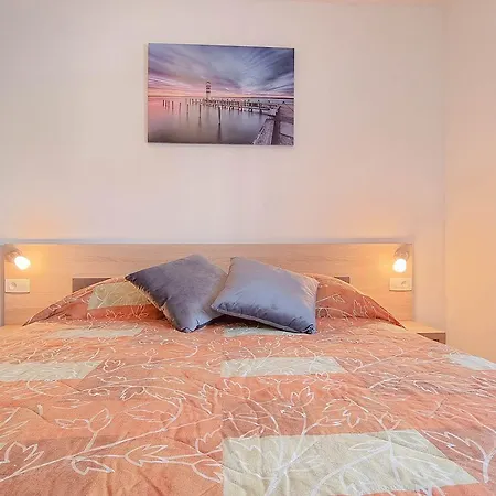 Strandnahes Mit Meerblick, Mediterranem Garten, Liegen, Waschmaschine Apartment