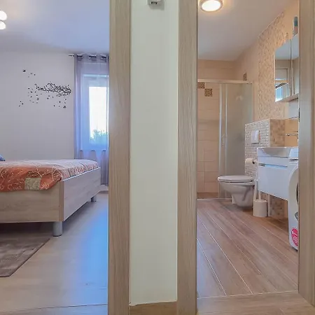 Apartment Strandnahes Mit Meerblick, Mediterranem Garten, Liegen, Waschmaschine