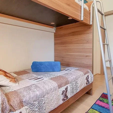 Strandnahes Mit Meerblick, Mediterranem Garten, Liegen, Waschmaschine Apartamento Umag