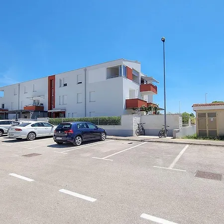 Apartment Strandnahes Mit Meerblick, Mediterranem Garten, Liegen, Waschmaschine *