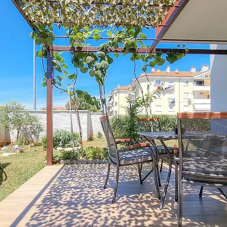 Strandnahes Mit Meerblick, Mediterranem Garten, Liegen, Waschmaschine * Umag